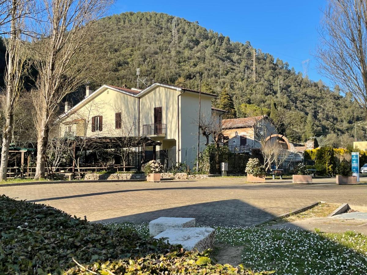 Rifugio Della Cascata Villa Collestatte Kültér fotó