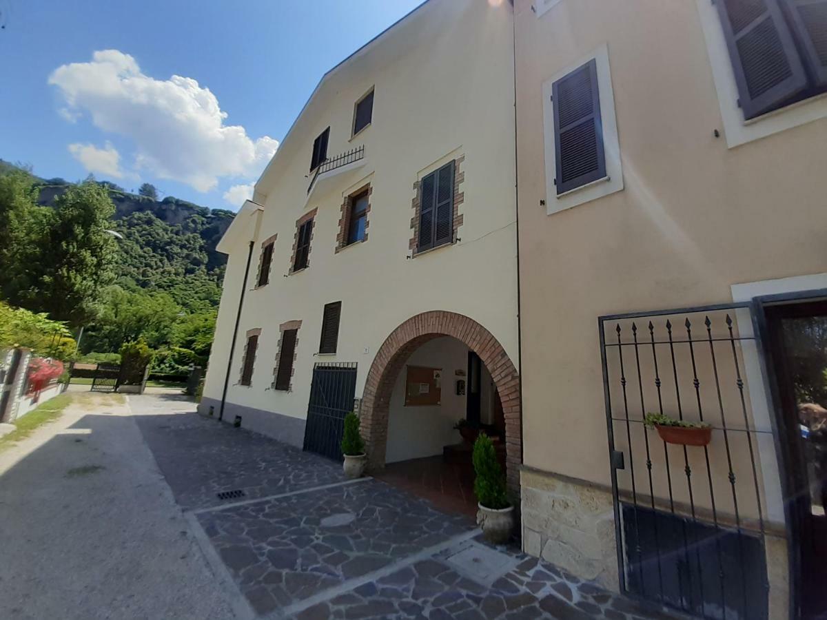 Rifugio Della Cascata Villa Collestatte Kültér fotó